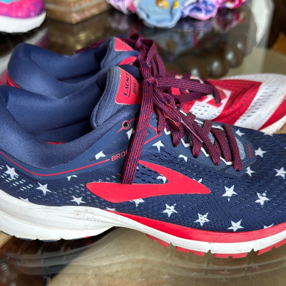 Brooks Navy and Red Star Pattern Sneakers
